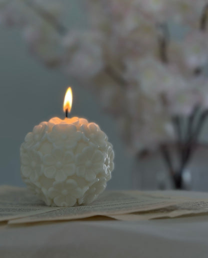 DAISY FLOWER BALL CANDLE